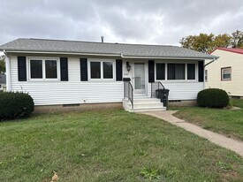 543 Mildred Ave in Waterloo, IA - Building Photo