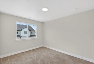 2083 N 3930 W in Lehi, UT - Foto de edificio - Building Photo