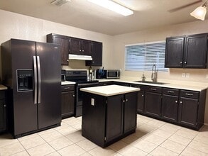 215 Lipan Dr in Laredo, TX - Building Photo - Building Photo