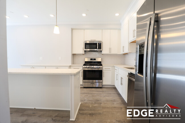 30 Kenrick St, Unit 2 in Boston, MA - Building Photo - Building Photo