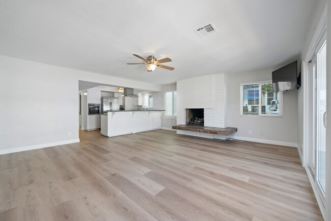 131 Opal Ave-Unit -131.5 in Newport Beach, CA - Building Photo - Building Photo