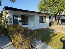 3275 SW 27th St in Miami, FL - Building Photo