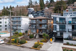 2112 Alki Ave SW in Seattle, WA - Building Photo