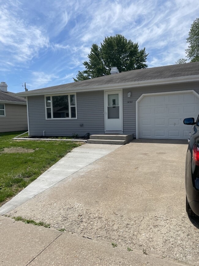 property at 1231 Primrose Ln