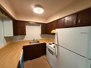 1088 Dover, 302 in Epsom, NH - Building Photo - Building Photo