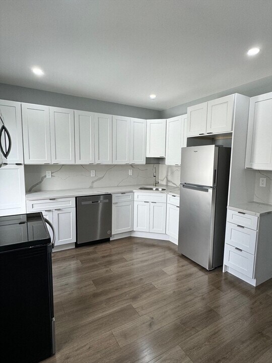 170 Putnam St, Unit #3 in Boston, MA - Building Photo