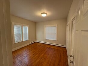 24 Washington Ave in Waltham, MA - Foto de edificio - Building Photo