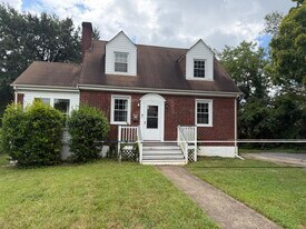 4726 Oxford St in Lynchburg, VA - Building Photo