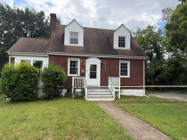 property at 4726 Oxford St