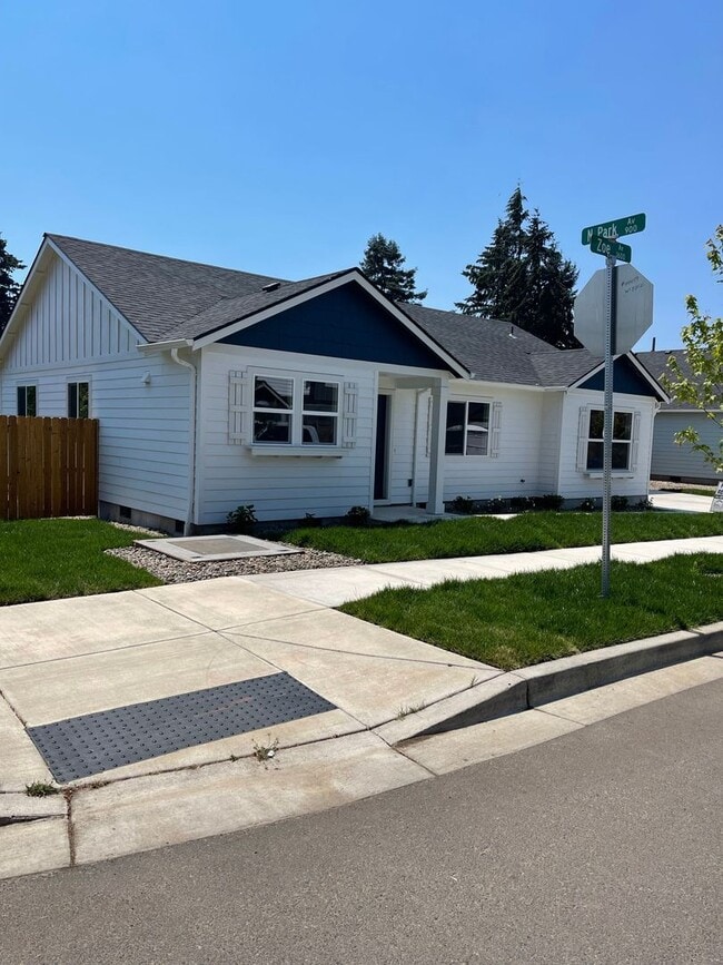 property at 1608 Zoe Ave