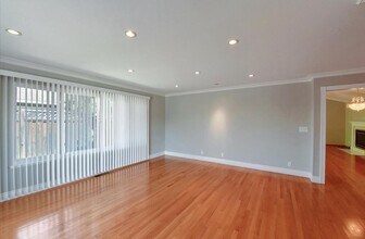 6558 Crown Blvd in San Jose, CA - Building Photo - Building Photo