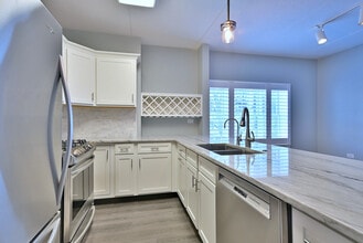 210 N Addison Ave in Elmhurst, IL - Building Photo - Building Photo