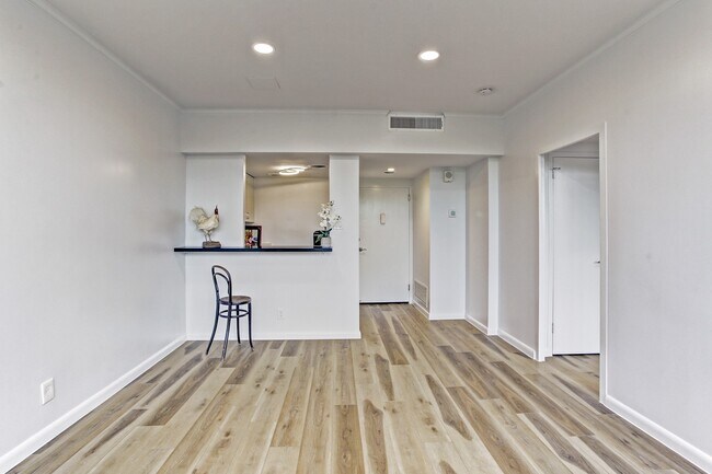 2701 Westheimer Rd in Houston, TX - Foto de edificio - Building Photo