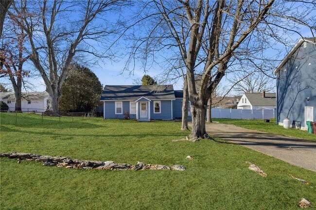 213 St Louis Ave in Woonsocket, RI - Building Photo - Building Photo