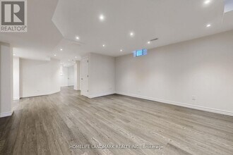 92 Barnwood Dr in Richmond Hill, ON - Building Photo - Building Photo