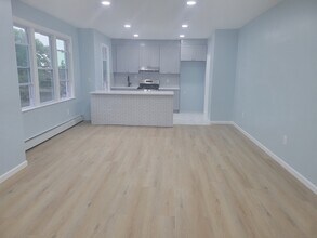 201 Bronx Ave in Bridgeport, CT - Building Photo - Building Photo