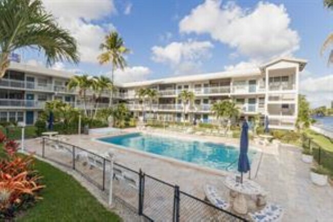 1152 NW 30th Ct, Unit 212 in Wilton Manors, FL - Building Photo - Building Photo