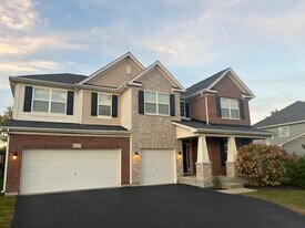 16W764 Hawthorne Ct in Willowbrook, IL - Building Photo