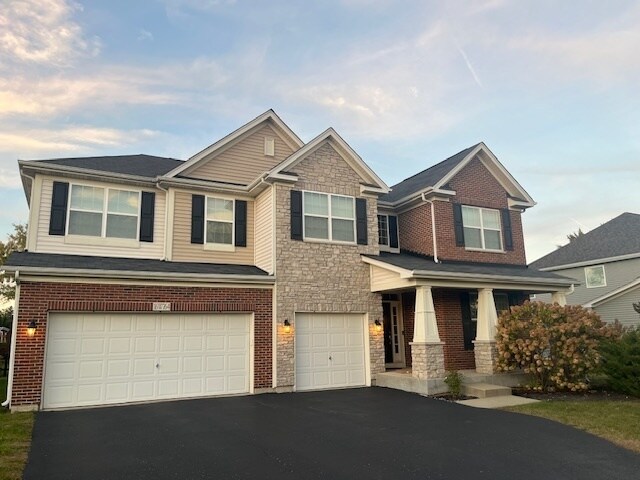 16W764 Hawthorne Ct in Willowbrook, IL - Building Photo