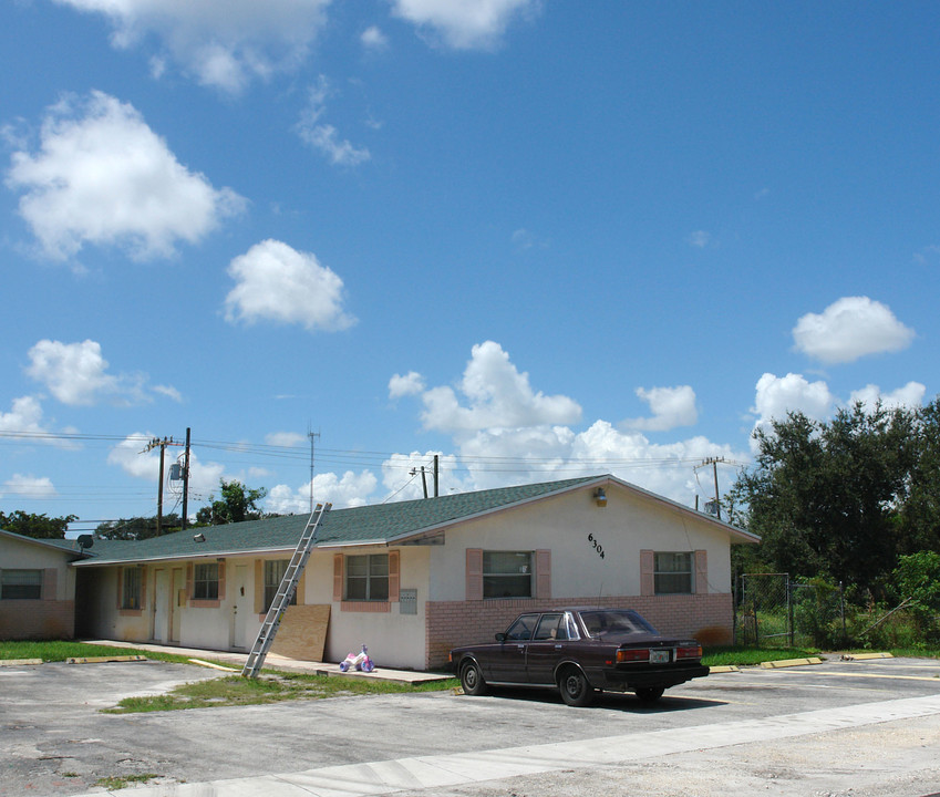 6304 SW 27th St in Miramar, FL - Building Photo