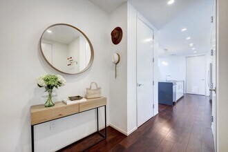 301 West Ave, Unit 1307 in Austin, TX - Building Photo - Building Photo