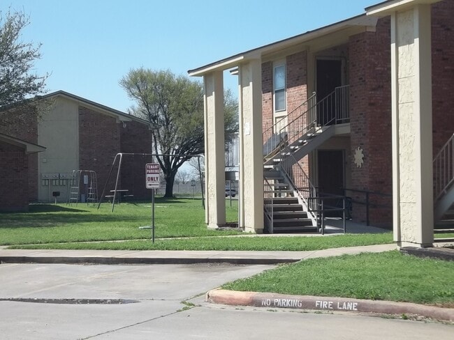 1107 Whitney Pl Dr in Whitney, TX - Foto de edificio - Building Photo