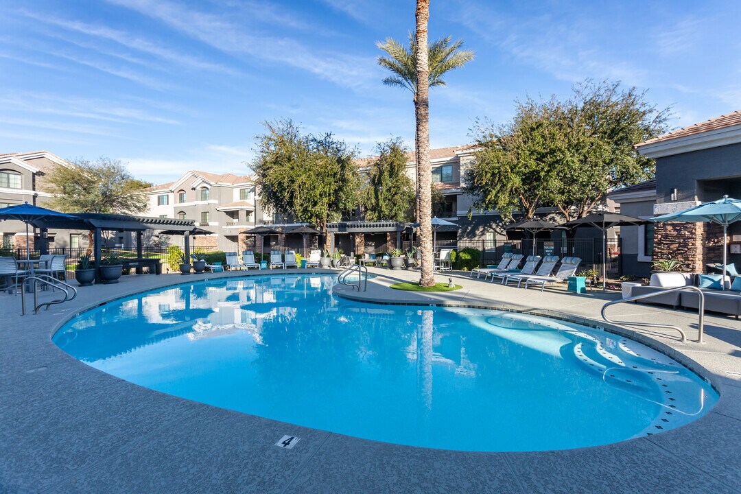 Haven Townhomes at P83 in Peoria, AZ - Foto de edificio