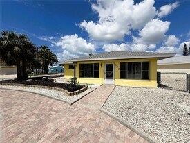 500 140th Ave E in Madeira Beach, FL - Building Photo