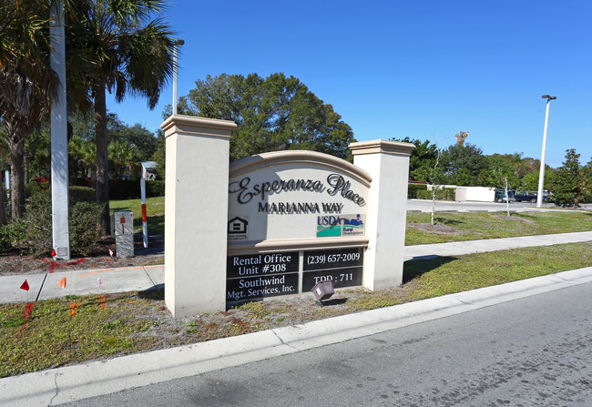 Esperanza Place in Immokalee, FL - Foto de edificio - Building Photo