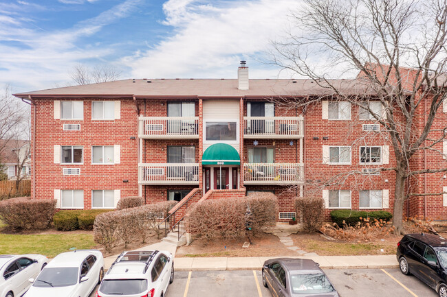 Lakewood Villas Apartments in Vernon Hills, IL - Building Photo - Building Photo