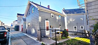 23 Pitman St in Fall River, MA - Building Photo