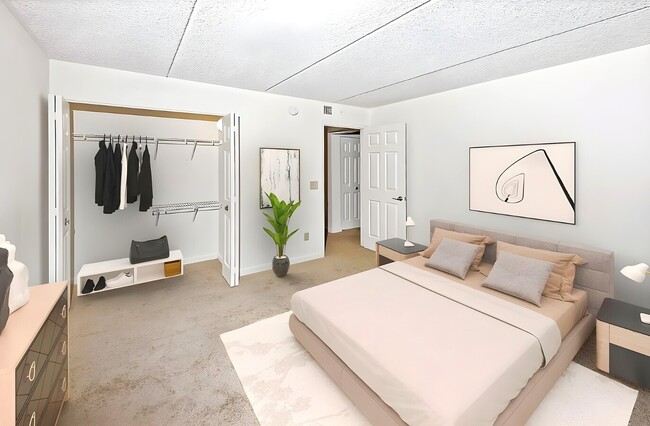 French Court in Rochester, NY - Foto de edificio - Building Photo