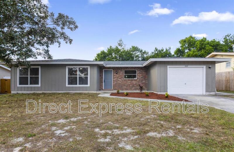 4545 Crescent Rd in Spring Hill, FL - Foto de edificio