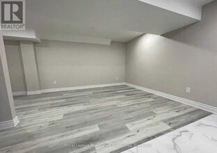 6978 Tassel Crescent in Mississauga, ON - Building Photo - Building Photo
