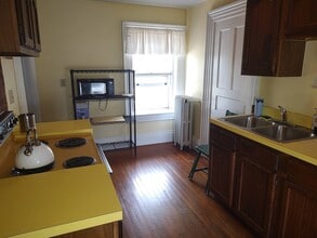 117 Circular St in Saratoga Springs, NY - Building Photo - Building Photo