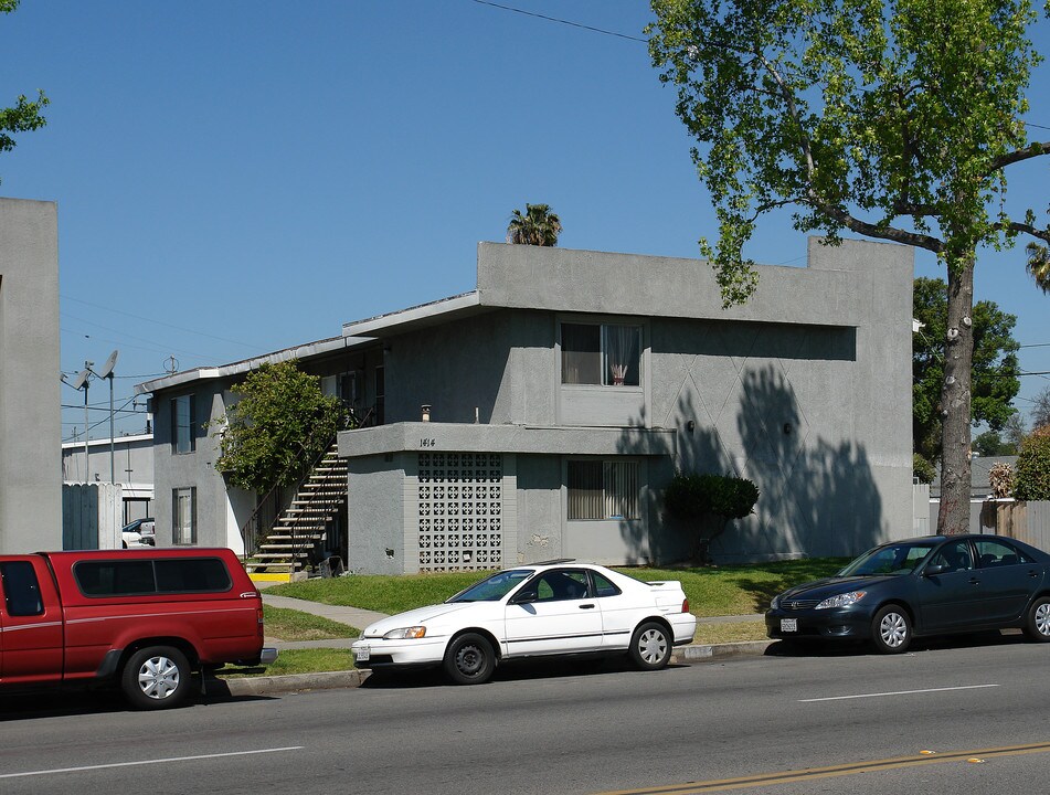 1414 S Raitt St in Santa Ana, CA - Building Photo