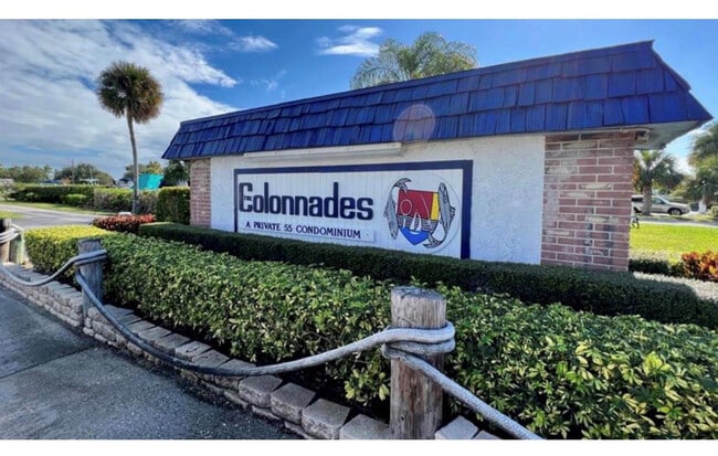1200 Colonnades Dr in Fort Pierce, FL - Building Photo - Building Photo