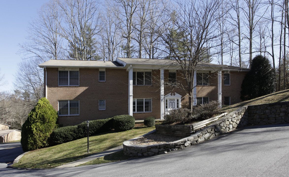 Dellwood in Hendersonville, NC - Building Photo