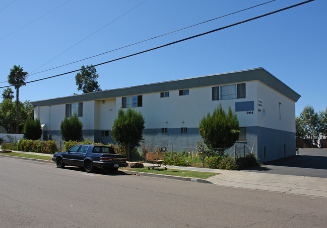 964 Leslie Rd in El Cajon, CA - Foto de edificio - Building Photo