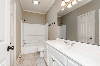 828 Meadow Bend Dr in Baton Rouge, LA - Building Photo - Building Photo