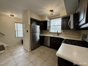 17 Florida Grove Rd in Woodbridge Township, NJ - Building Photo - Building Photo