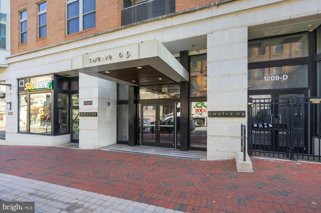 1209 N Charles St in Baltimore, MD - Building Photo