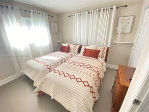 441 NW 7th Terrace-Unit -3 in Fort Lauderdale, FL - Foto de edificio - Building Photo