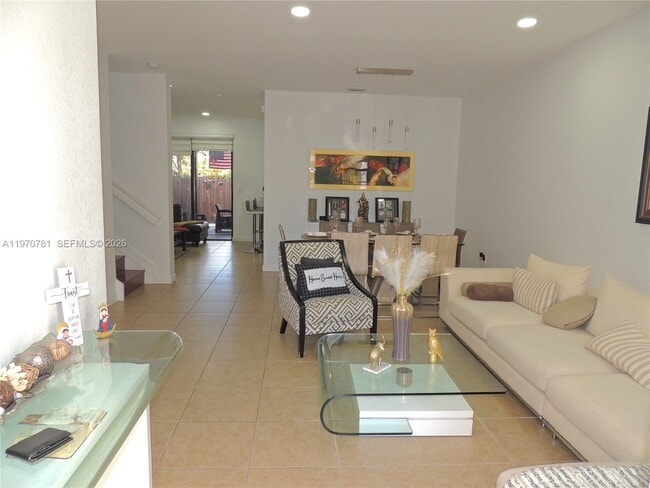 11301 NW 88th Terrace in Doral, FL - Building Photo - Building Photo