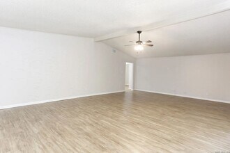 7118 Castleridge Dr in San Antonio, TX - Building Photo - Building Photo