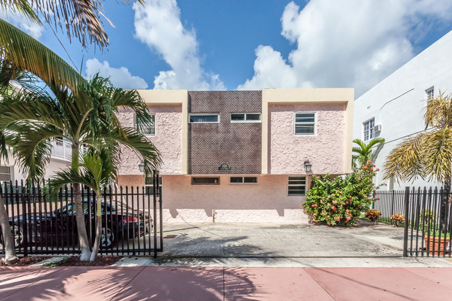 326 Ocean Dr in Miami Beach, FL - Building Photo - Building Photo