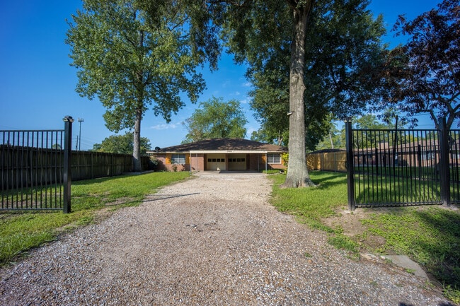 17411 Strack Dr E in Spring, TX - Building Photo - Building Photo