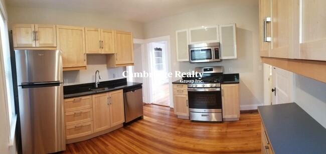 25 Fainwood Cir, Unit 3 in Cambridge, MA - Building Photo - Building Photo