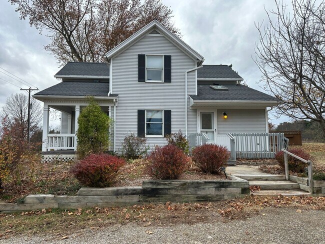 19600 Cavanaugh Lake Rd in Chelsea, MI - Foto de edificio - Building Photo