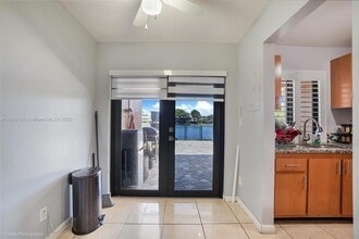 10425 NW 3rd St in Pembroke Pines, FL - Building Photo - Building Photo